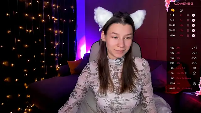 Snapshot of LinaBlossom_ chatting on November 12, 2025, 8:26 am LinaBlossom online show from November 12, 2025, 8:26 am