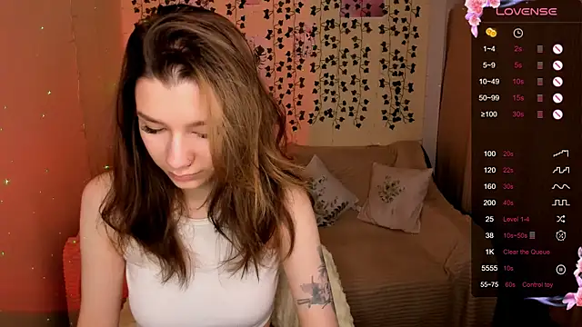 Snapshot of LinaBlossom_ chatting on November 16, 2025, 2:06 am LinaBlossom online show from November 16, 2025, 2:06 am