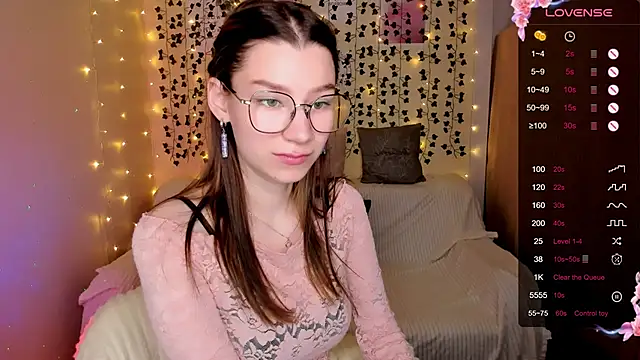 Snapshot of LinaBlossom_ chatting on November 24, 2025, 8:14 am LinaBlossom online show from November 24, 2025, 8:14 am