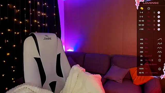 Snapshot of LinaBlossom_ chatting on November 29, 2025, 8:17 am LinaBlossom online show from November 29, 2025, 8:17 am