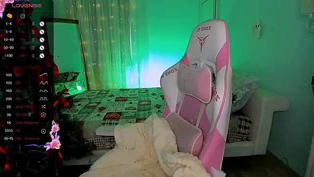 Snapshot of LinaBlossom_ chatting on December 17, 2025, 8:31 am LinaBlossom online show from December 17, 2025, 8:31 am