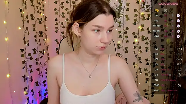 Snapshot of LinaBlossom_ chatting on February 7, 2026, 5:55 am LinaBlossom online show from February 7, 2026, 5:55 am