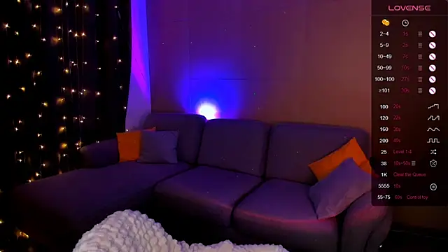 Snapshot of LinaBlossom_ chatting on February 18, 2026, 8:21 am LinaBlossom online show from February 18, 2026, 8:21 am