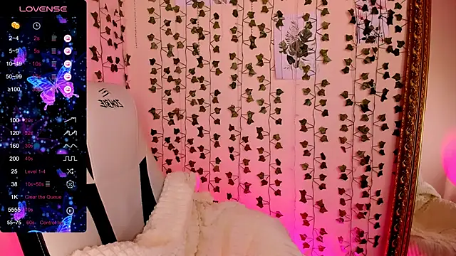 Snapshot of LinaBlossom_ chatting on February 24, 2026, 8:23 am LinaBlossom online show from February 24, 2026, 8:23 am