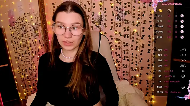 Snapshot of LinaBlossom_ chatting on February 28, 2026, 7:53 am LinaBlossom online show from February 28, 2026, 7:53 am