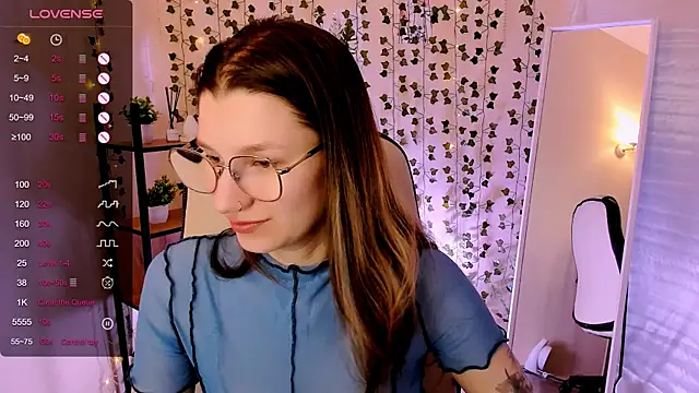 Snapshot of LinaBlossom_ chatting on June 12, 2026, 2:10 am LinaBlossom online show from June 12, 2026, 2:10 am