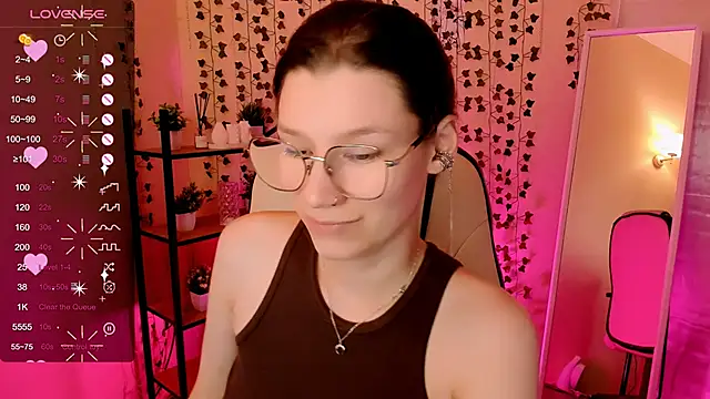 Snapshot of LinaBlossom_ chatting on June 13, 2026, 3:15 am LinaBlossom online show from June 13, 2026, 3:15 am