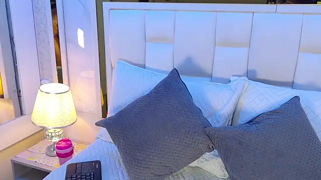 samanthaa sm online show from November 22, 2025, 11:53 am