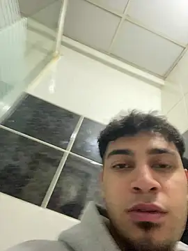 Snapshot of astoperaa chatting on February 5, 2026, 4:33 pm astoperaa online show from February 5, 2026, 4:33 pm