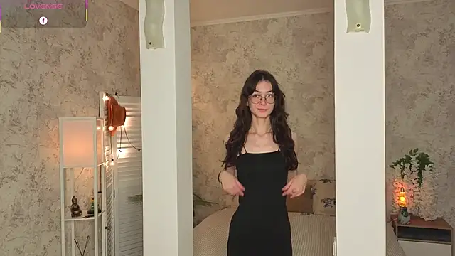 ReneeLippeatt online show from October 11, 2025, 8:40 pm