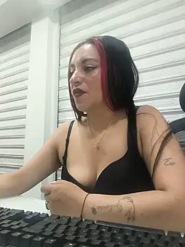 Snapshot of Alisson_Stonee chatting on May 17, 2026, 7:54 pm Alisson Stonee online show from May 17, 2026, 7:54 pm