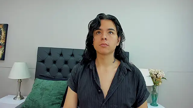 Angel Dustts online show from October 12, 2025, 7:35 pm