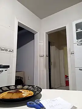 lucineia7 online show from February 8, 2026, 9:29 pm