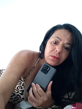 lucineia7 online show from May 3, 2026, 1:06 pm