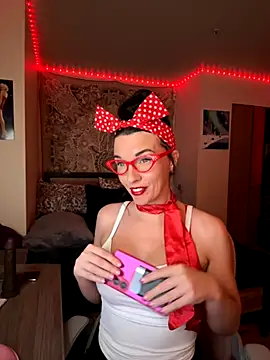 MaciiMayy online show from December 5, 2025, 12:08 am