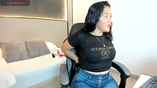 Snapshot of zoee_zi chatting on October 13, 2025, 7:25 pm zoee zi online show from October 13, 2025, 7:25 pm