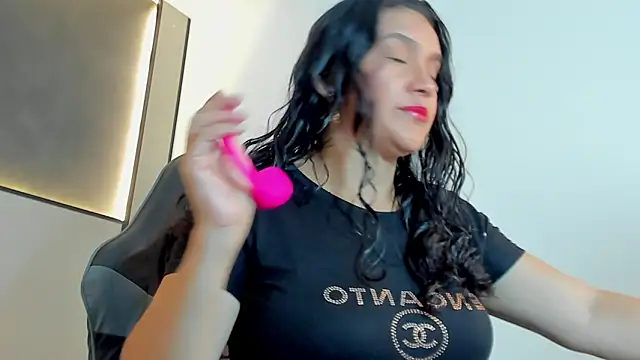 Snapshot of zoee_zi chatting on October 15, 2025, 7:03 pm zoee zi online show from October 15, 2025, 7:03 pm