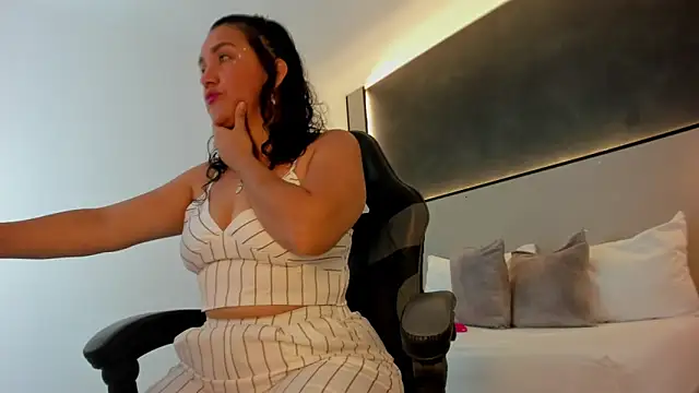 Snapshot of zoee_zi chatting on November 25, 2025, 7:03 pm zoee zi online show from November 25, 2025, 7:03 pm