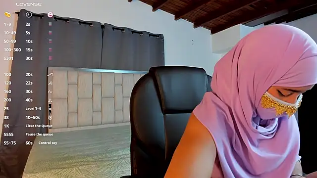 kalila latif online show from October 4, 2025, 2:42 am