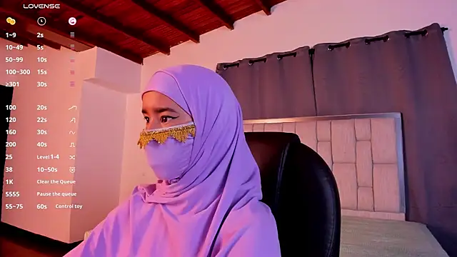 kalila latif online show from October 7, 2025, 2:53 am