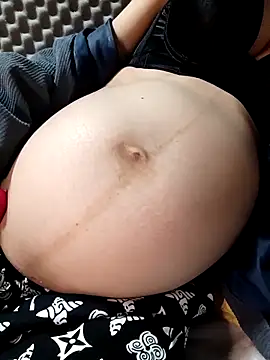 Pipi23  online show from December 4, 2025, 2:37 pm