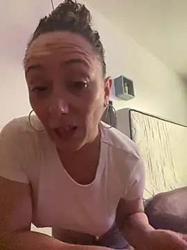 Snapshot of Reine_du_Vice84 chatting on July 15, 2026, 9:14 am Reine du Vice84 online show from July 15, 2026, 9:14 am