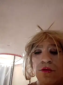 transreyna online show from June 13, 2026, 7:23 pm