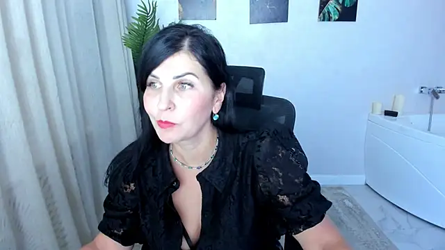 Moon Veloure1 online show from November 9, 2025, 12:25 pm