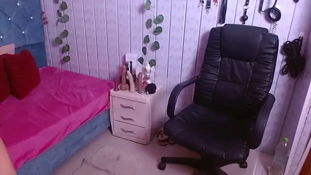 Kathaleyagrayyass online show from December 2, 2025, 1:55 am