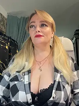 Snapshot of Sweet-blonde chatting on May 18, 2026, 10:10 am Sweet-blonde online show from May 18, 2026, 10:10 am