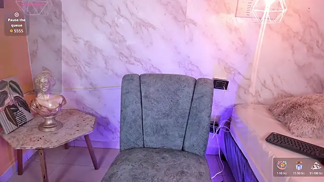 Lauren smiles online show from March 9, 2026, 1:09 am