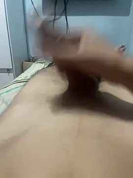 ooMiguel17CM online show from April 22, 2026, 4:15 am