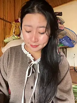 violet-00 online show from October 29, 2025, 2:47 am