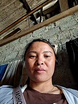 xuxulovezz online show from October 12, 2025, 5:06 am