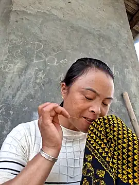 xuxulovezz online show from October 13, 2025, 2:55 am