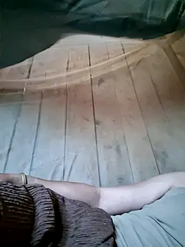 xuxulovezz online show from April 21, 2026, 7:36 am