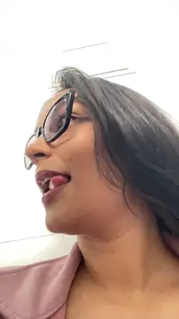 Selene Wings22 online show from February 23, 2026, 4:37 pm