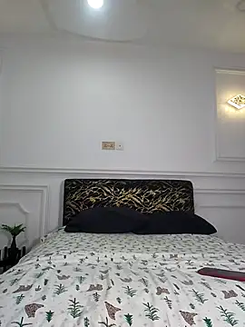 Zola Nooryi online show from December 5, 2025, 3:20 pm