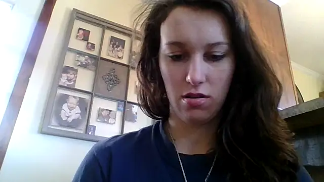 brunettebabexo3 online show from January 18, 2026, 7:50 pm