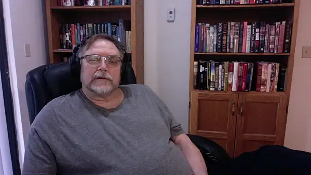 Vinyl22xh online show from April 1, 2026, 11:35 pm