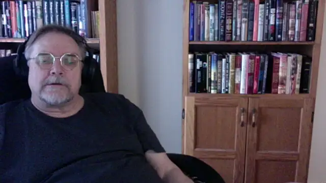 Vinyl22xh online show from April 3, 2026, 9:35 pm