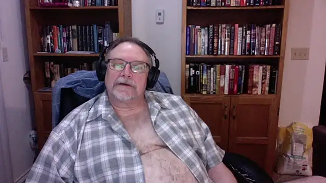 Vinyl22xh online show from April 13, 2026, 2:17 am