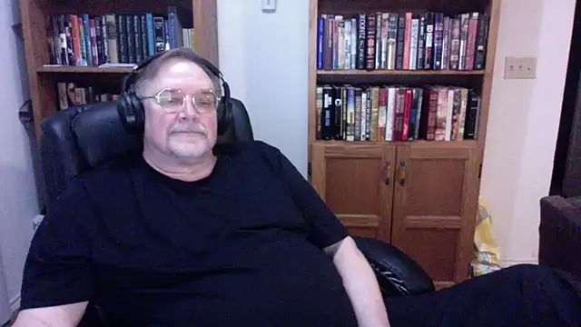 Vinyl22xh online show from April 19, 2026, 5:29 am