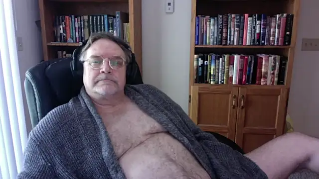 Vinyl22xh online show from April 19, 2026, 6:32 pm