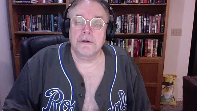 Vinyl22xh online show from May 17, 2026, 3:15 am