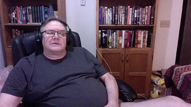 Vinyl22xh online show from May 25, 2026, 3:56 am