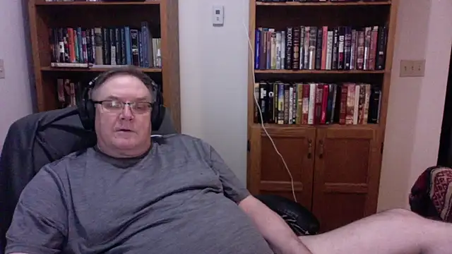 Vinyl22xh online show from June 1, 2026, 5:42 am