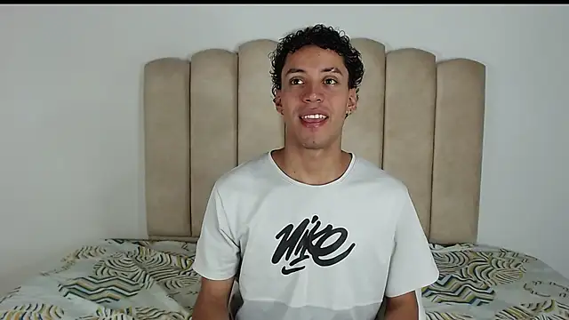 aroncooper1 online show from October 29, 2025, 5:10 am