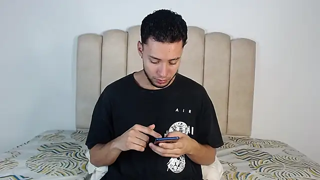 aroncooper1 online show from January 8, 2026, 1:41 am