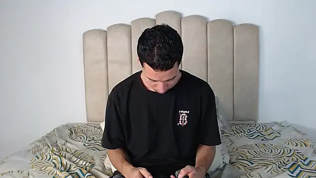 aroncooper1 online show from March 7, 2026, 5:04 am